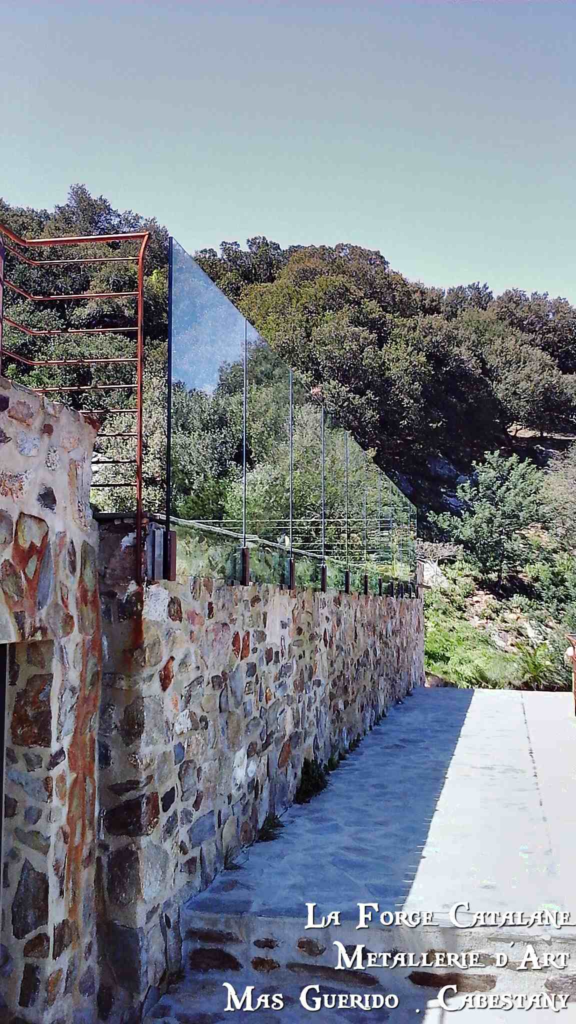 Garde corps vitre sans ossature pince a verre  forge catalane 8.jpg